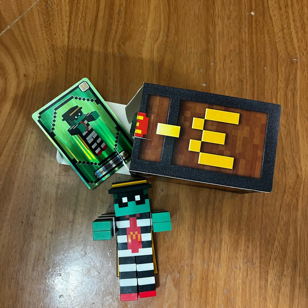 Minecraft Action Figure with Chest